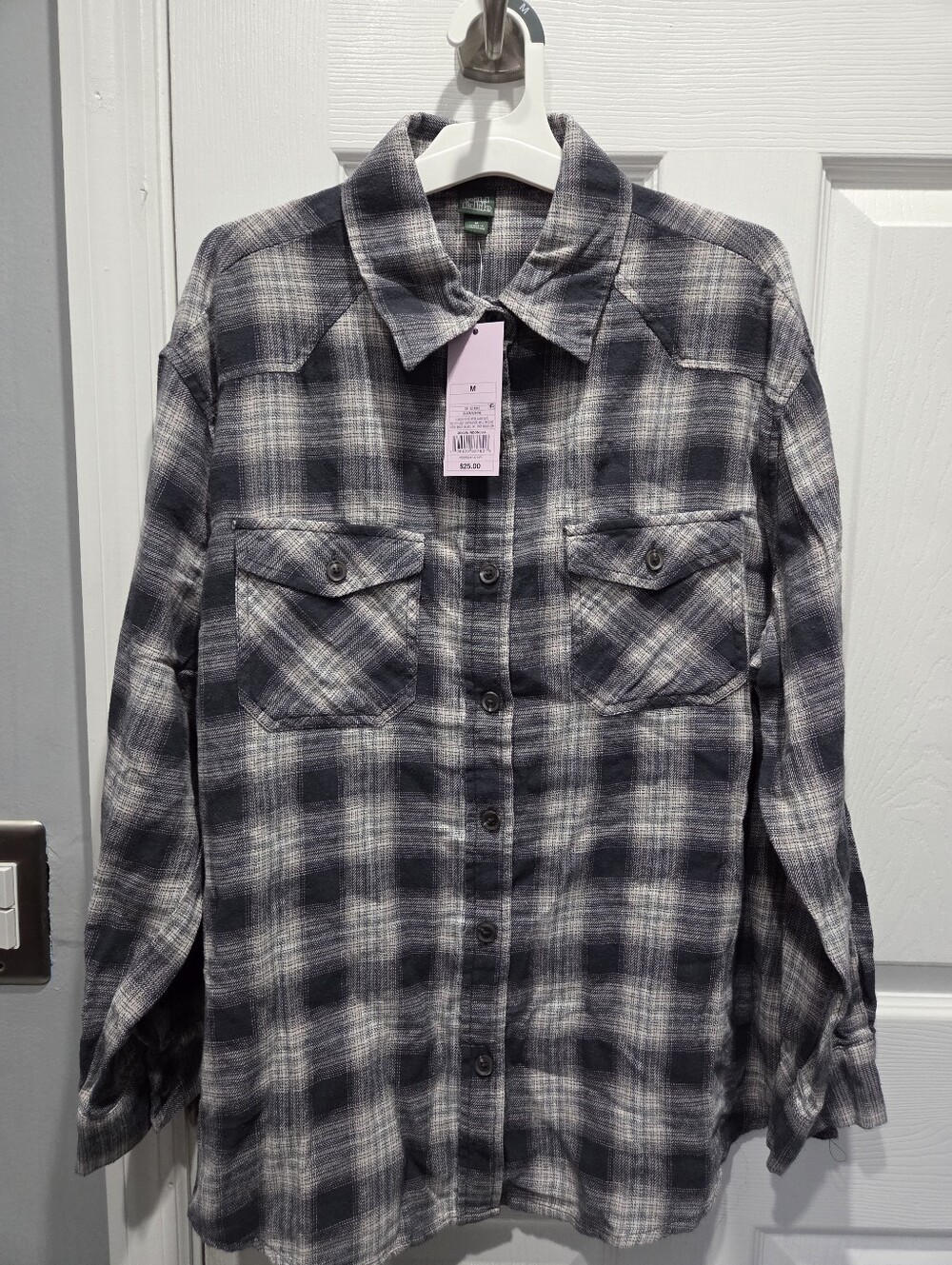 Wild Fable Women's gray Plaid Button Down Flannel Shirt Size M